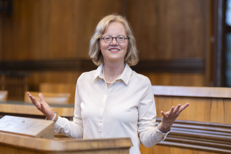 Streit um Bushäuschen: Bezirksamt lässt Stiftung auf Kosten sitzen