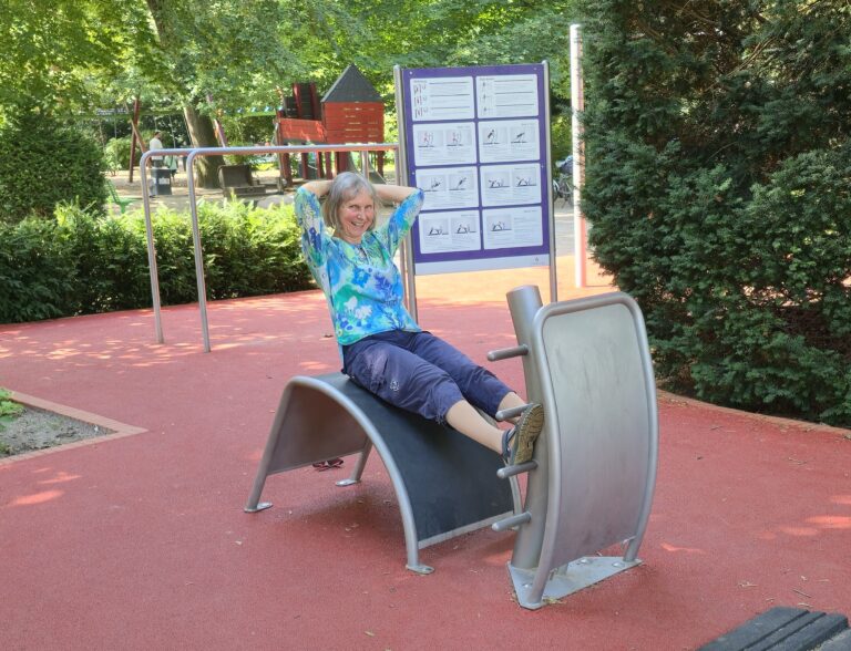 Fitness für Körper & Geist – Schlosspark hat neue Bewegungsinsel